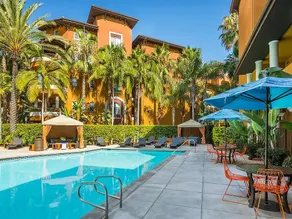 Chic & Cozy Condo Near Disney - Pool & Gym - Image 2