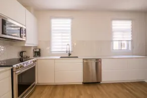 Beautiful 3 Bedroom Condo - Image 4