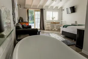 Chez Vous French Villa 4 – Pokolbin - Image 5