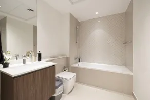 Luxury, Spacious & Balcony-Stunning Views Pool+Gym - Image 3