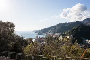 A window overlooking the sea - Image 5