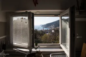 A window overlooking the sea - Image 3