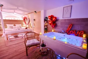 La Gioya - Jacuzzi - LoveRoom/Canopy Bed/Garden - Image 3