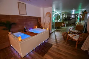 La Gioya - Jacuzzi - LoveRoom/Canopy Bed/Garden - Image 5