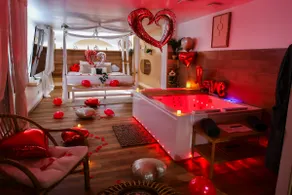 La Gioya - Jacuzzi - LoveRoom/Canopy Bed/Garden - Image 2