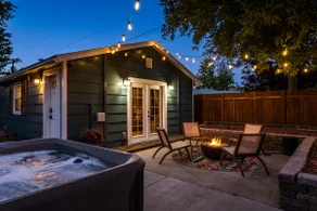 Private Studio-Hot Tub-King Bed-Fire Pit-PizzaOven - Image 2