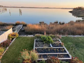 Waterfront Escape - Close to Airport & Downtown - Image 3