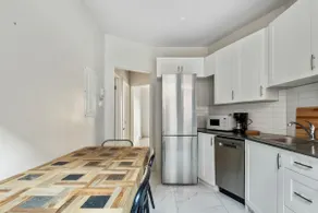 The Prestige Stay | Chic & Bright 3BR in NDG - Image 3