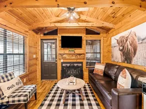Honeymoon Cottage Breathtaking Views w/ Hot Tub! - Image 2