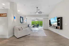 Modern Luxury Retreat in Naples - Image 4
