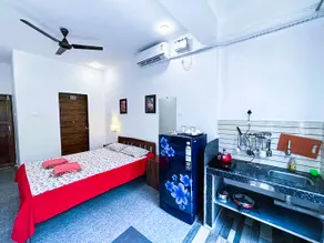 Studio Peaceful Path R-5 by Mukund Sadan Arambol - Image 2
