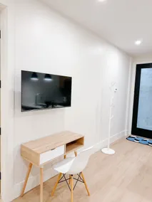 Private suite in brand new house - Image 4