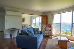 Rainbow Lorikeet Cabin Scenic Escape & Stars - Image 3