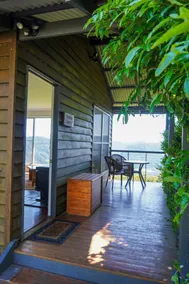 Rainbow Lorikeet Cabin Scenic Escape & Stars - Image 2