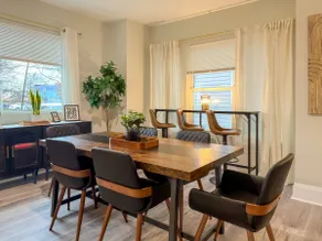 Designer 4BR | Fire Pit, Fenced Yard, Pet friendly - Image 3