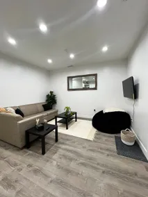 Newly Remodeled Ski and Relax 0.4 mi from bus/trax - Image 4