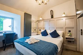 Modern Studio - Steps from Marina - Image 4