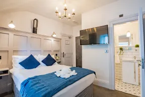 Modern Studio - Steps from Marina - Image 2