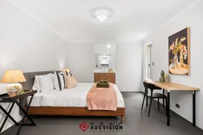Riverside Executive 2-Story Bliss near Curtin Uni - Image 4