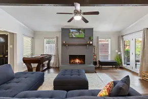 Royal Stay Awaits-Stylish & Cozy 3BR - Image 2