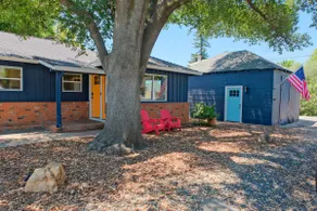 Folsom Old Town Escape • Cozy Cottage + Library - Image 5