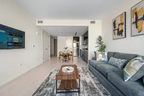 Welcome to the 808 | Free parking | KING BED - Image 2