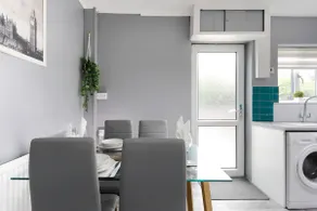 Comfy stays, Rotherham for contractors & Families, spacious, conservatory, free parking, wifi, 3BDR - Image 3