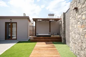 Majestic Manor with outdoor Jacuzzi by 8essentially - Image 2