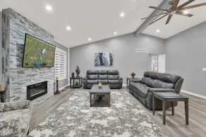 Cozy Pondside Retreat in Sterling Heights - Image 4