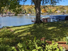 Riverview apartment in quaint downtown Algonquin - Image 2