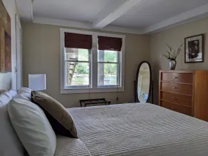 Riverview apartment in quaint downtown Algonquin - Image 3