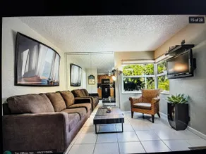 Cozy Condo+ Parking+WiFi. 3 min walk to Beach. #1 - Image 2