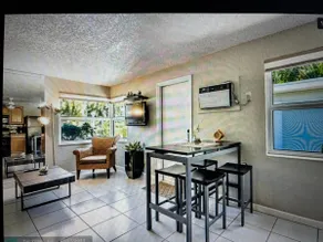 Cozy Condo+ Parking+WiFi. 3 min walk to Beach. #1 - Image 3