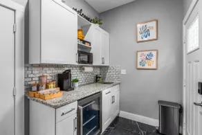 Modern Studio | 8 Mins From Downtown - Image 2