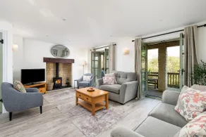 Lakeside property with spa access on a nature reserve Swans Rest HM103 - Image 2