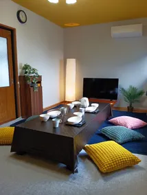 Entire house rental/Free parking/7 people can stay/Preferred by family groups/Next to convenience store - Image 2