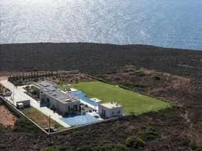 Single-Level Elegance: Enjoy Sea & Sunset Views - Image 5
