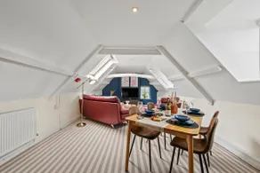2BR Cosy & Beautiful Loft in Cotswolds w/ Parking - Image 5