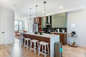 Luxury 4BR w/ Rooftop • Easy NYC Access + Airport - Image 2