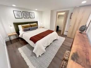 Spacious Suite - Private Entry - Hip Kitchenette - Image 4