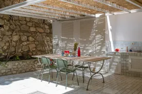 Dolce Vita Beach House stunning views by the sea - Image 3