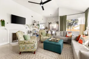 Austin 4BR Gem: Close to DT + Foosball table - Image 4