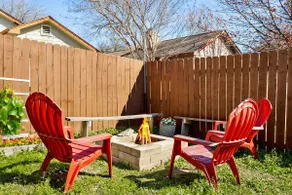 Austin 4BR Gem: Close to DT + Foosball table - Image 5