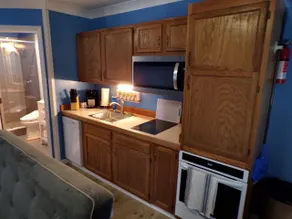 Luxurious Private Apt 3 Best King Bed WiFi ROKU TV - Image 5
