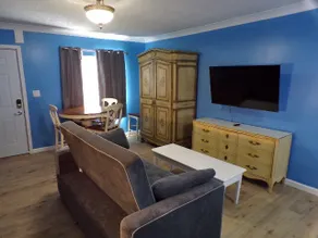 Luxurious Private Apt 3 Best King Bed WiFi ROKU TV - Image 2