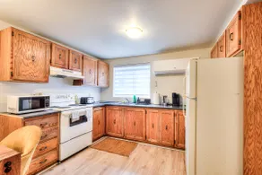 Lovely & Spacious 2BR in MTL! Free 2 Parking Spots - Image 4