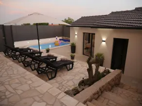 Shadesofblue M & M, Private Pool Apartment - Image 3