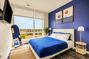 Luxury 3BD Penthouse – Private Patio+Skyline Views - Image 4