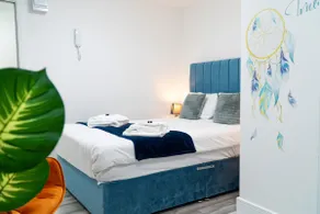 Spacious Studio - Double Bed - Image 2