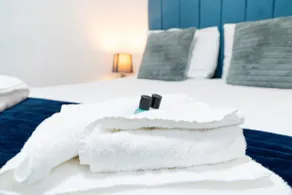Spacious Studio - Double Bed - Image 3